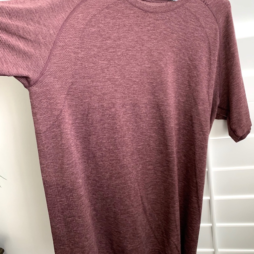 2 men’s lululemon shirts